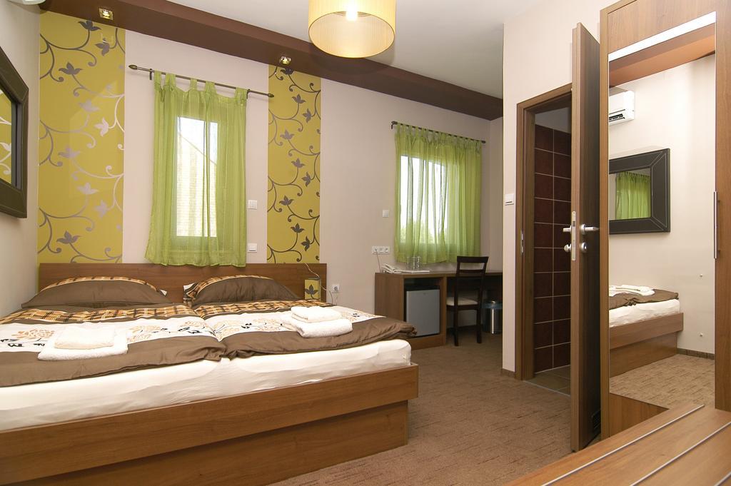 Hotel Corso Siófok Zimmer foto